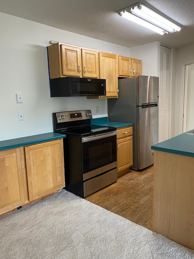 10113 34th St Unit 335, Minnetonka, MN 55305 - kitchen with stainless steel appliances, light wood-type flooring, and a textured ceiling