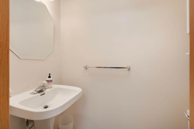 16059 72nd St NE, Otsego, MN 55330 - bathroom featuring a sink