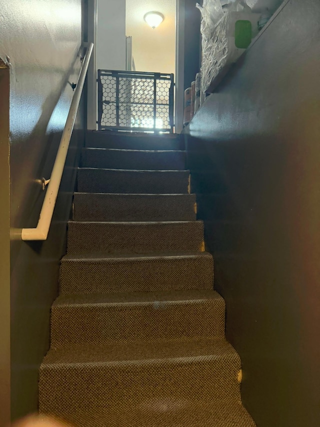 8208 Halifax Ct N, Brooklyn Park, MN 55443 - view of stairway