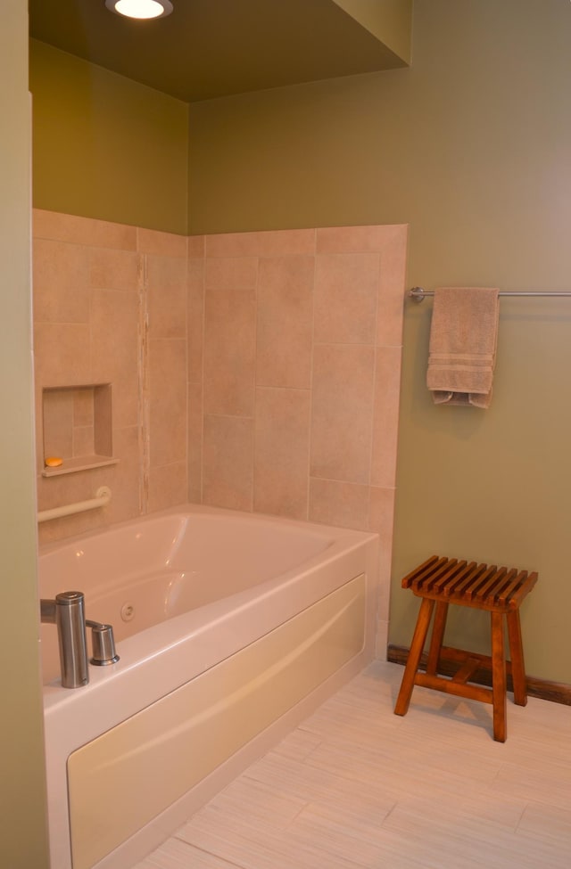 4336 Lookout Ln, Red Wing, MN 55066 - bathroom featuring a whirlpool tub