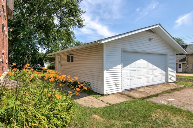 735 Broadway Ave, Wabasha, MN 55981 - view of detached garage