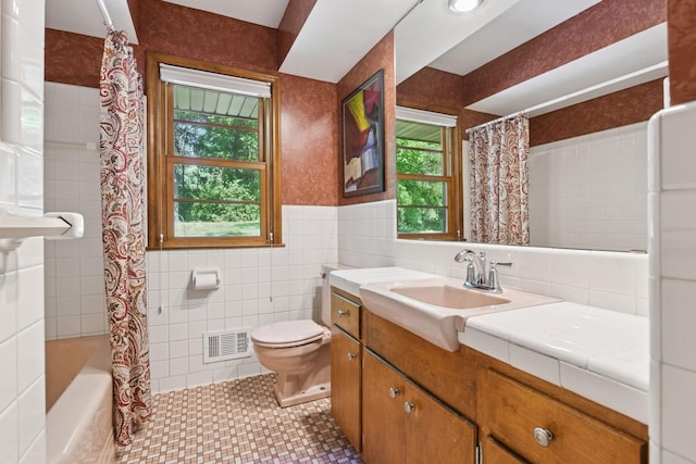 3748 Hilltop Rd, Minnetonka, MN 55305 - bathroom featuring plenty of natural light, tile walls, vanity, shower / tub combo with curtain, and wainscoting