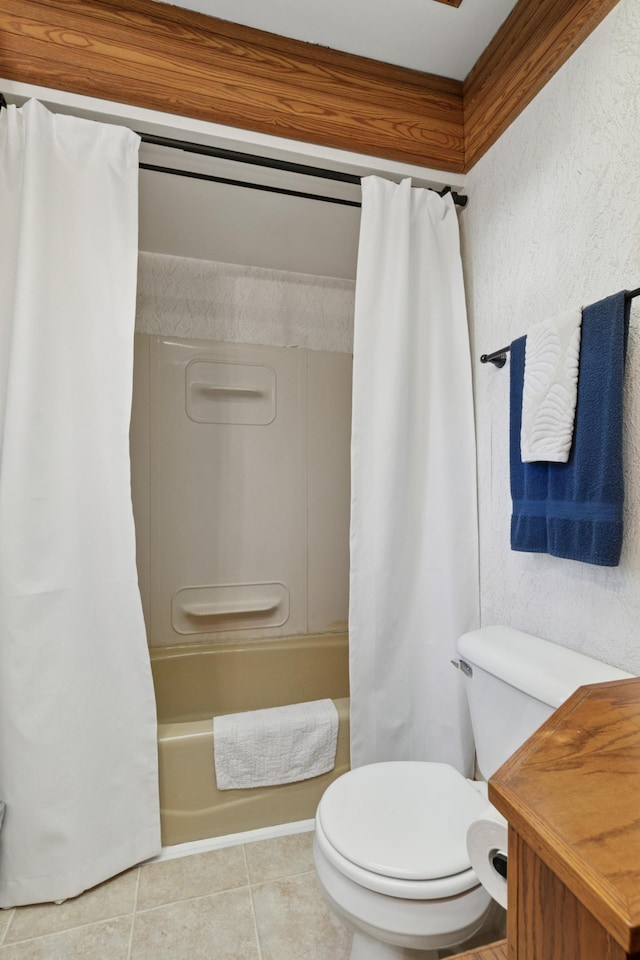 2921 Cambridge Ln, Mound, MN 55364 - full bath featuring shower / bathtub combination with curtain, tile patterned floors, and vanity