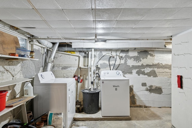 2921 Cambridge Ln, Mound, MN 55364 - washroom with washing machine and dryer