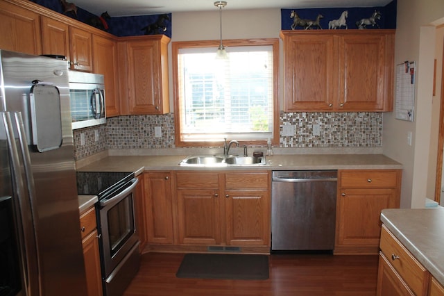 1508 6th Ave S, Sartell, MN 56377 - kitchen featuring stainless steel appliances, dark wood-style flooring, backsplash, and light countertops