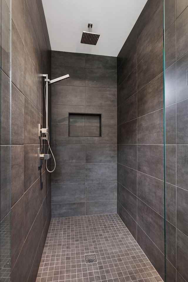 1300 Wildhurst Trl, Orono, MN 55364 - full bath featuring a tile shower