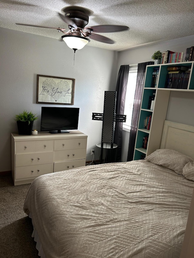 20 King Ave SW, Wadena, MN 56482 - carpeted bedroom featuring a ceiling fan and a textured ceiling