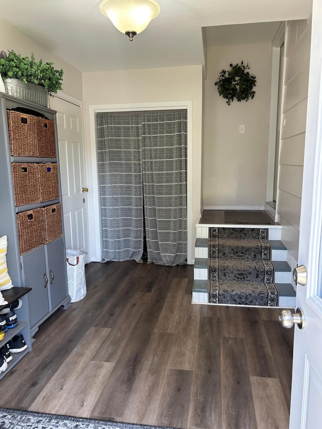 20 King Ave SW, Wadena, MN 56482 - foyer entrance featuring wood finished floors