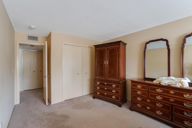2485 Canabury Dr Unit 116, Little Canada, MN 55117 - bedroom featuring light carpet, a closet, and a textured ceiling