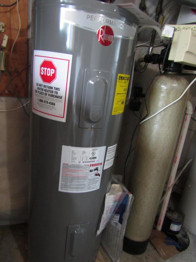1103 15th St, Montevideo, MN 56265 - utility room featuring water heater