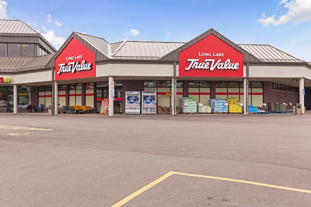 577 Park Ln, Orono, MN 55356 - view of commercial property with uncovered parking
