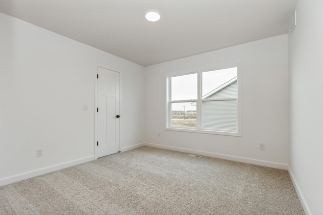 4021 Heath Ln N, Oakdale, MN 55128 - unfurnished room with light carpet