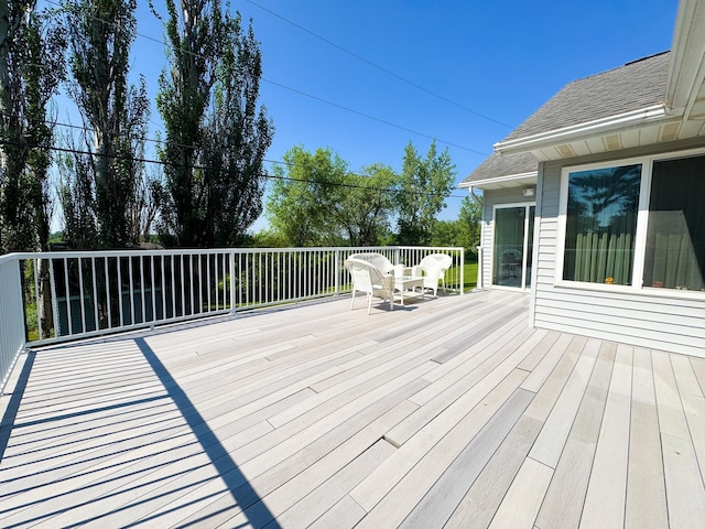 915 Stanton Ave, Fergus Falls, MN 56537 - view of wooden terrace