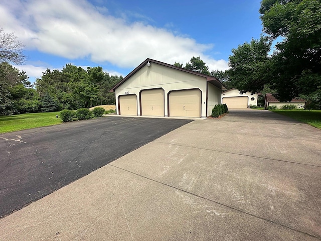 8180 Diane St, Circle Pines, MN 55014 - view of detached garage