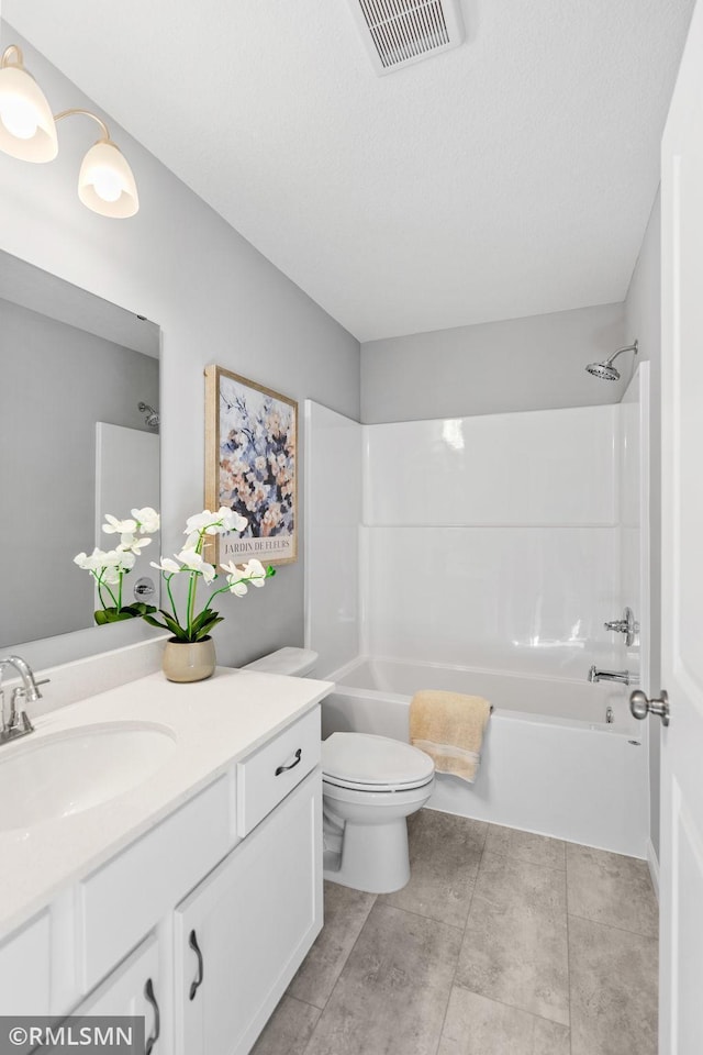 1013 2nd St NW, Delano, MN 55328 - full bath featuring vanity and bathtub / shower combination