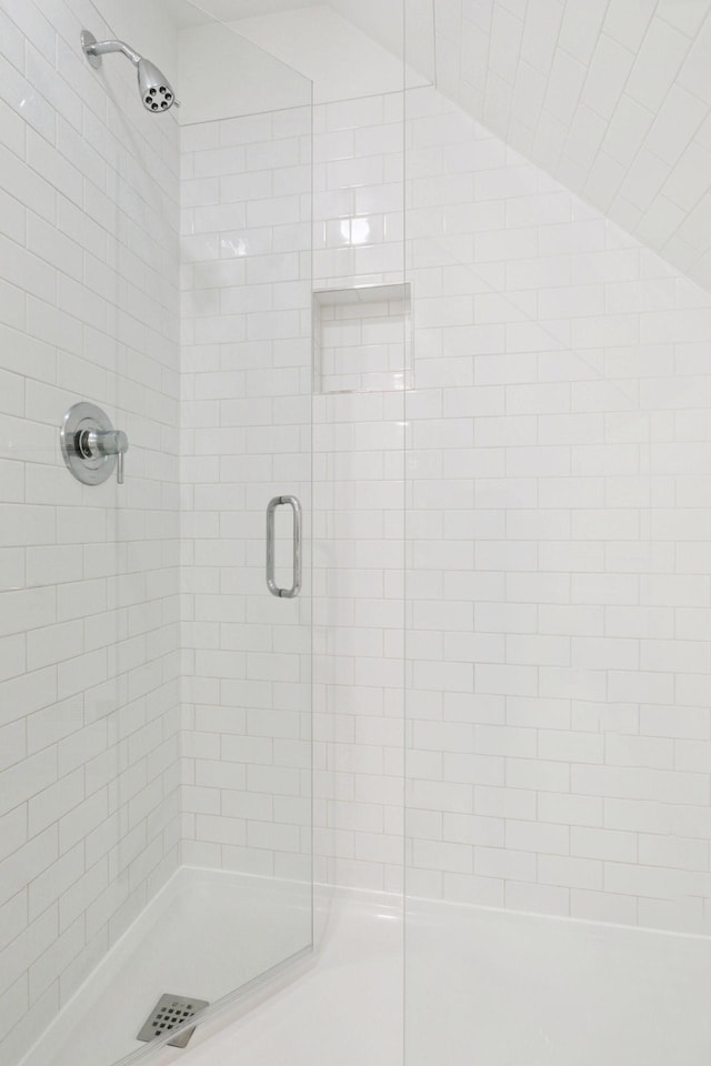 3815 Deephaven Ave, Deephaven, MN 55391 - full bathroom with a tile shower