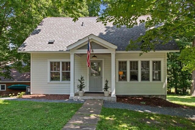 3815 Deephaven Ave, Deephaven, MN 55391 - view of front of house featuring a shingled roof and a front lawn