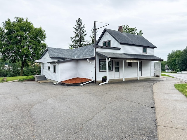 702 Beech Ave, Fergus Falls, MN 56537 - view of front of property with roof with shingles and a porch