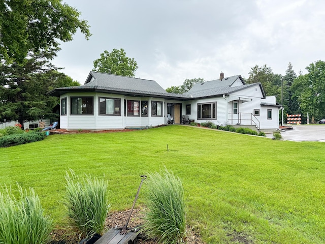 702 Beech Ave, Fergus Falls, MN 56537 - view of front of property featuring a front yard and a sunroom