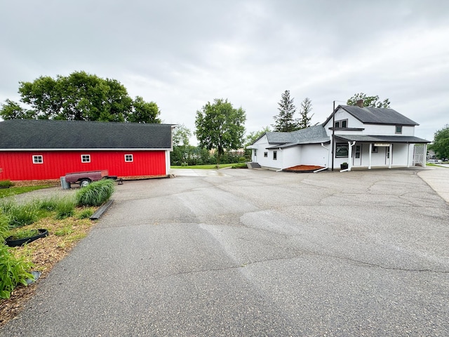 702 Beech Ave, Fergus Falls, MN 56537 - view of asphalt driveway