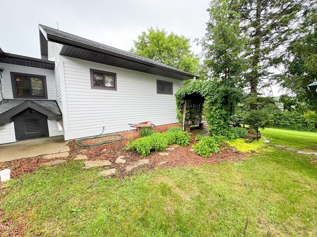 702 Beech Ave, Fergus Falls, MN 56537 - view of side of property featuring a lawn