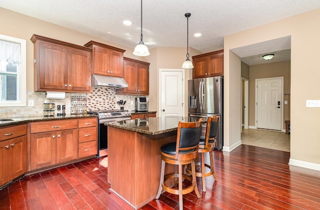 6274 Zircon Ln N, Maple Grove, MN 55311 - kitchen featuring stainless steel appliances, range hood, backsplash, a kitchen island, and recessed lighting