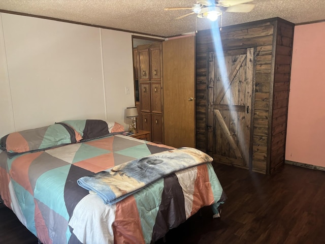 77165 Stepan Rd, Kettle River Twp, MN 55795 - bedroom featuring wood finished floors, a textured ceiling, and a ceiling fan