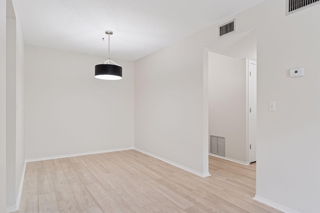 4100 Parklawn Ave Unit 118, Edina, MN 55435 - unfurnished room with light wood-style flooring and baseboards