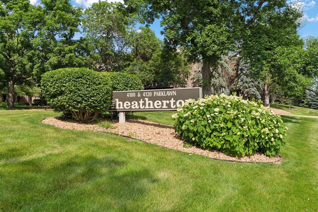 4100 Parklawn Ave Unit 118, Edina, MN 55435 - community / neighborhood sign featuring a lawn and view of wooded area