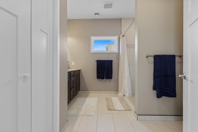 307 Brussels Ct, Marshall, MN 56258 - bathroom featuring vanity and curtained shower
