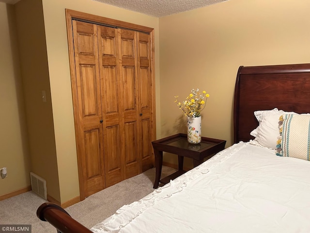 1904 Parkview Rd NE, Alexandria, MN 56308 - carpeted bedroom with a closet and a textured ceiling