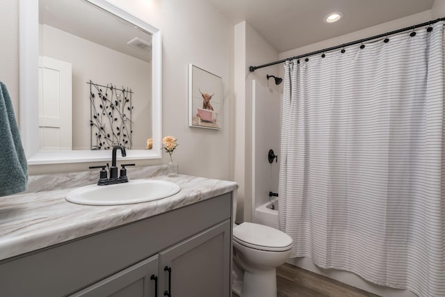 101 Butterfly Ct, Blue Earth, MN 56013 - full bath featuring vanity, shower / bath combo, recessed lighting, and wood finished floors