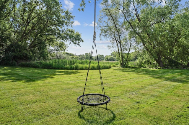 5705 Covington Cir, Minnetonka, MN 55345 - view of grassy yard