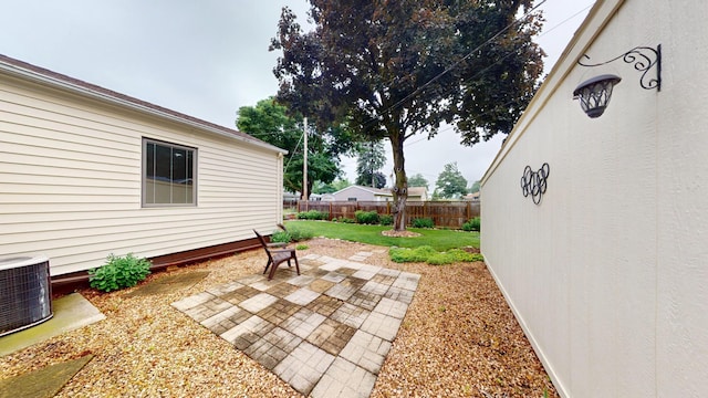 507 Hawthorne St, Albert Lea, MN 56007 - view of yard featuring a patio area