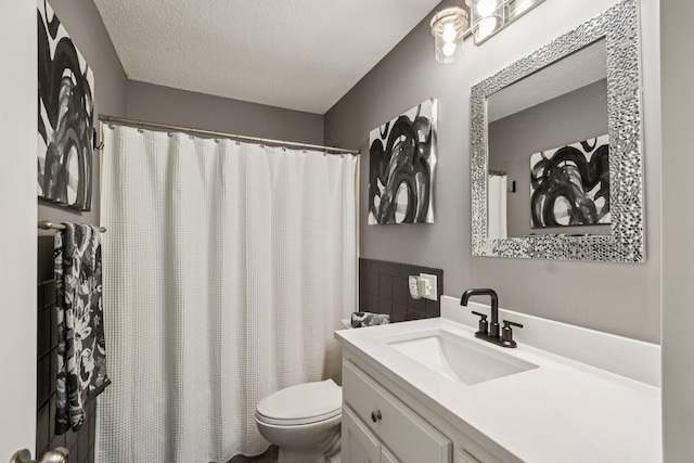 1021 18th Ave SE, Forest Lake, MN 55025 - full bath with vanity, a shower with curtain, and a textured ceiling