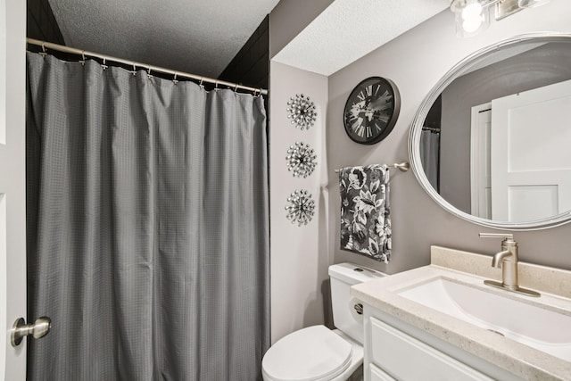 1021 18th Ave SE, Forest Lake, MN 55025 - full bathroom with vanity, a textured ceiling, and curtained shower