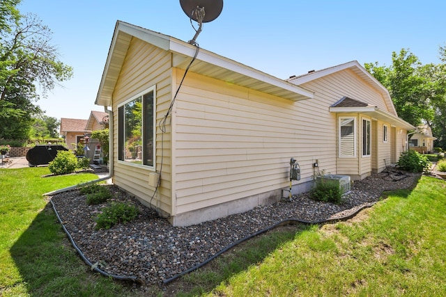 1021 18th Ave SE, Forest Lake, MN 55025 - view of property exterior with a lawn and a central AC unit