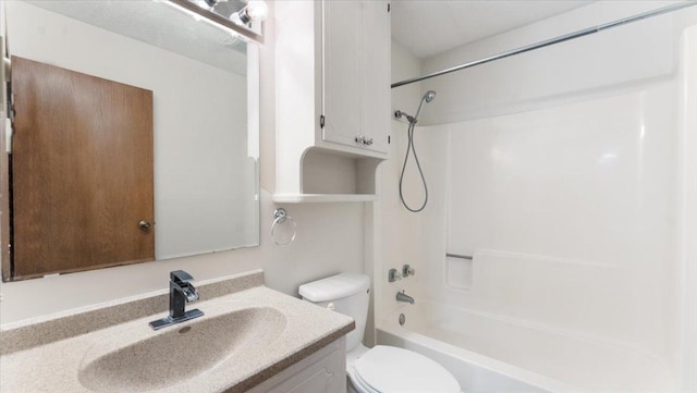 112 9th Ave SE, Saint Joseph, MN 56374 - full bathroom with vanity and shower / bath combination