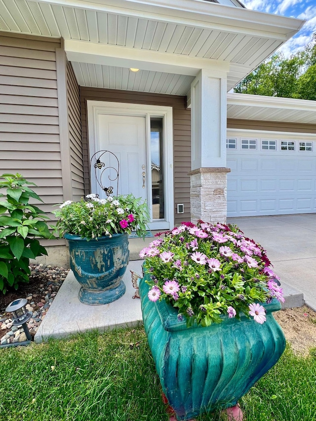 1180 Hewitt Blvd, Red Wing, MN 55066 - view of exterior entry with concrete driveway