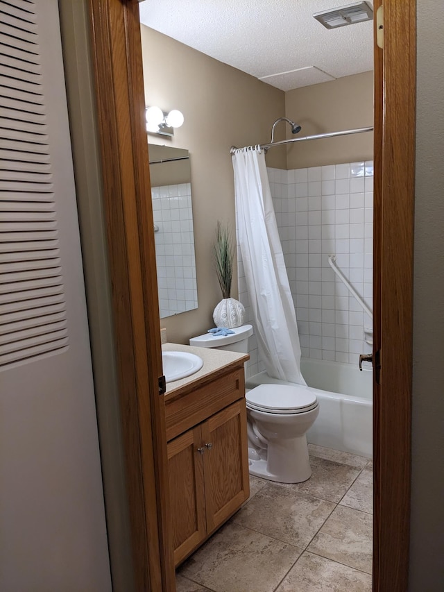 2800 Hillsboro Ave N Unit 113, New Hope, MN 55427 - bathroom with vanity, shower / bathtub combination with curtain, and a textured ceiling