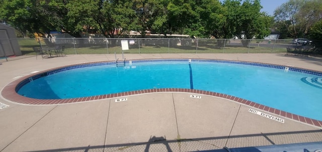 2800 Hillsboro Ave N Unit 113, New Hope, MN 55427 - community pool featuring a patio
