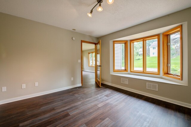 1445 Eastlake Dr, Chaska, MN 55318 - photo 4
