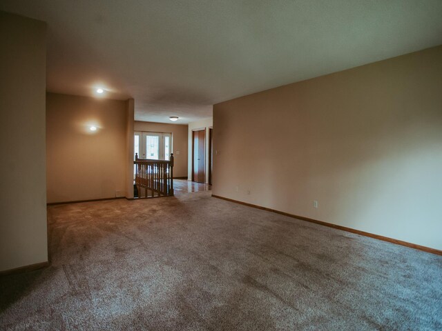 610 25th St SW, Austin, MN 55912 - carpeted empty room with baseboards