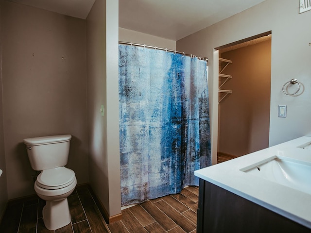 610 25th St SW, Austin, MN 55912 - bathroom with wood finish floors, vanity, and a shower with shower curtain