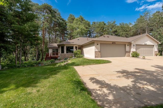 508 Woodside Ct, Shakopee, MN 55379 - view of front of property featuring a front lawn, a garage, concrete driveway, and stucco siding