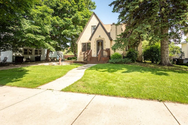 210 1st Ave SW, Glenwood, MN 56334 - view of front of home featuring a front yard and stucco siding
