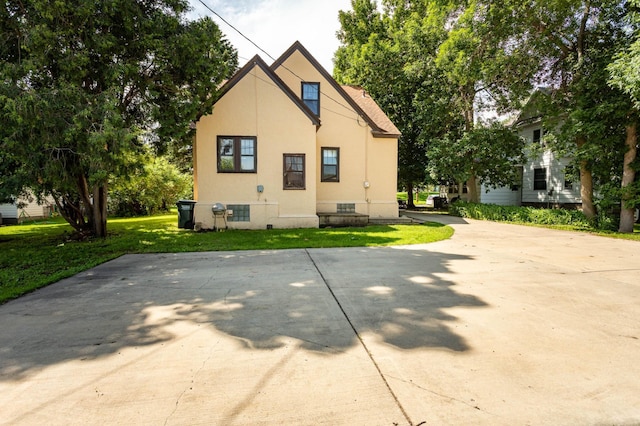 210 1st Ave SW, Glenwood, MN 56334 - rear view of house with a lawn and stucco siding