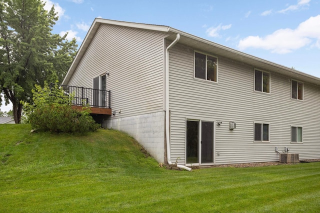 1110 Lilac Ct, Waconia, MN 55387 - rear view of property featuring a lawn and a deck
