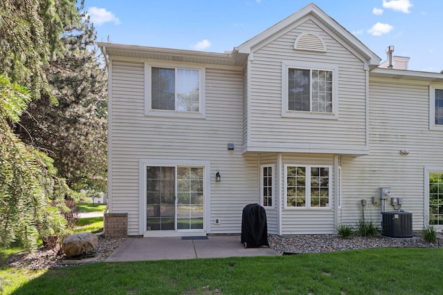 8772 Benson Way Unit 81, Inver Grove Heights, MN 55076 - back of property featuring a yard and a patio area