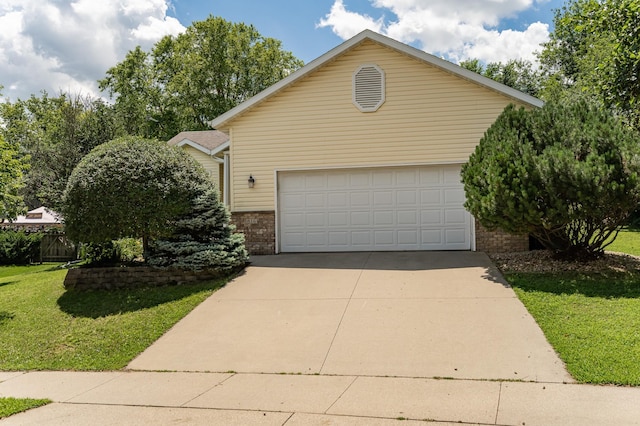 816 Bristol Ln NE, Rochester, MN 55906 - view of front of home with brick siding and a front yard